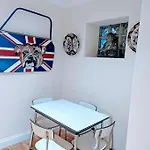 Traditional Georgian Apartment In Central London